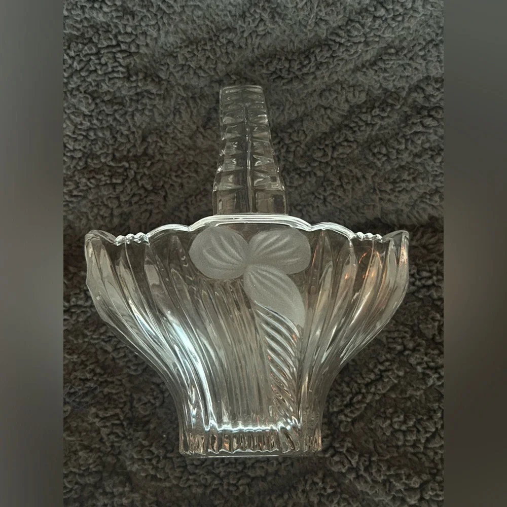 Vintage Crystal Basket‎ with Handle Clear Glass Candy Dish Vanity Decor